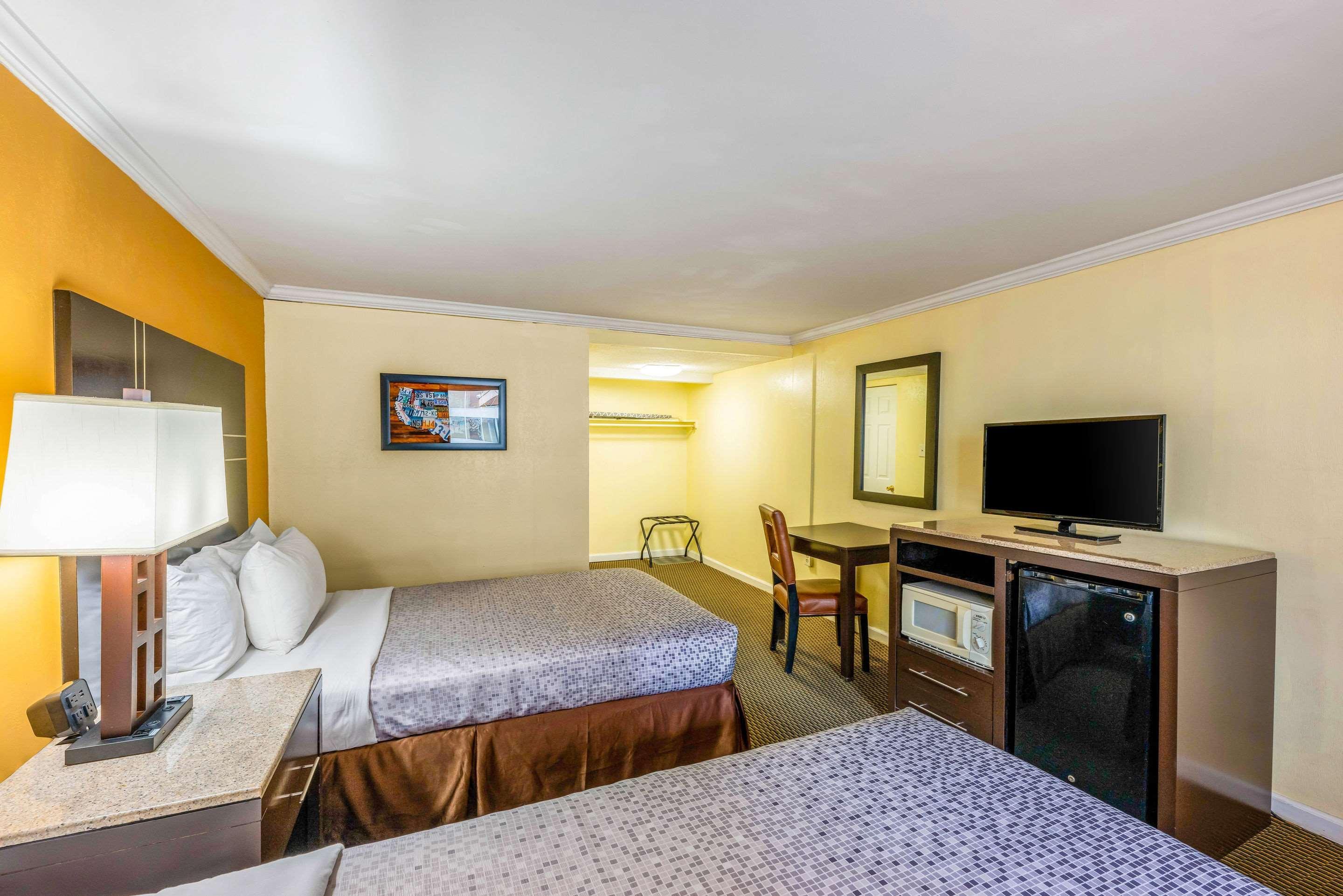 Econo Lodge Beach And Boardwalk Atlantic City Exteriör bild
